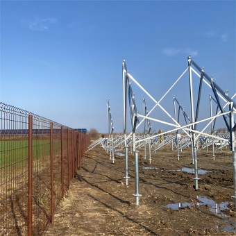 System do montażu naziemnego energii słonecznej na bazie żelaza o mocy 6,6 MW